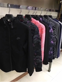 揭秘品牌折扣服裝貨源 從專賣店庫存到精品尾貨批發(fā)全攻略